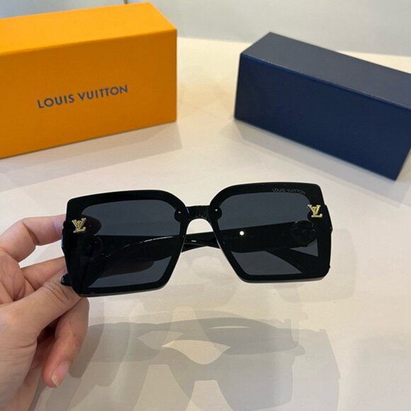 Louis Vuitton Black Women\'s Sunglasses